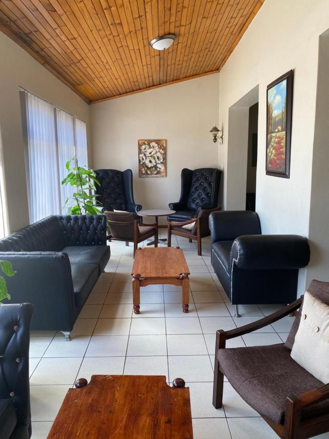 Savoy Hotel Fort Beaufort Eksteriør bilde